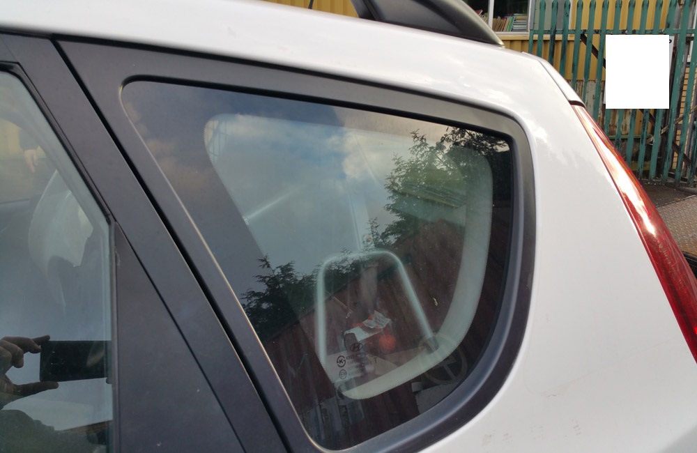 Hyundai I30 Comfort CRDI Quarter window glass passenger side rear